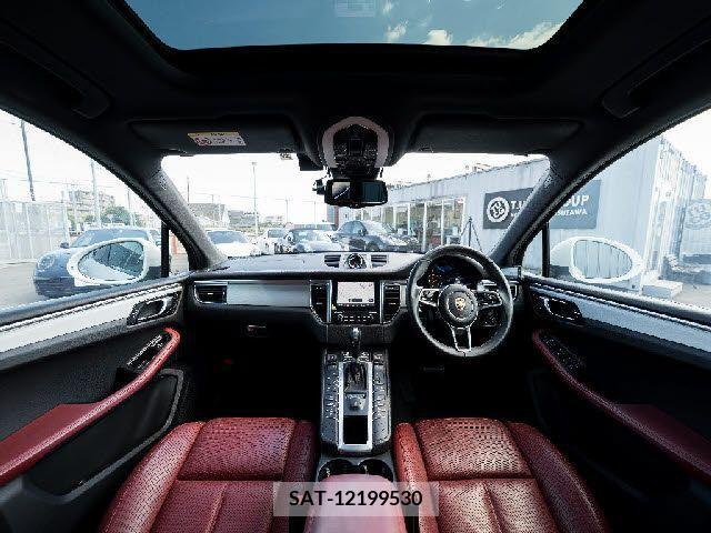 Porsche MACAN 2017-10 366249-2