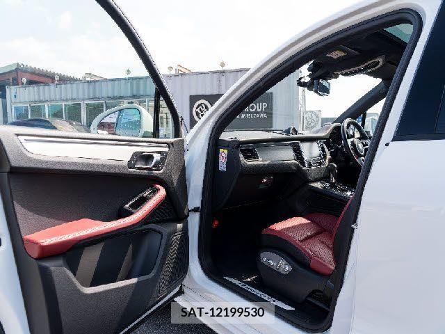 Porsche MACAN 2017-10 366249-23