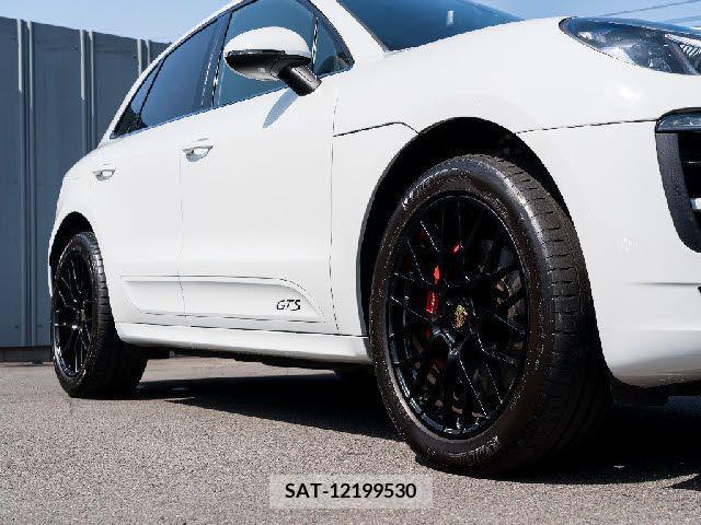 Porsche MACAN 2017-10 366249-1