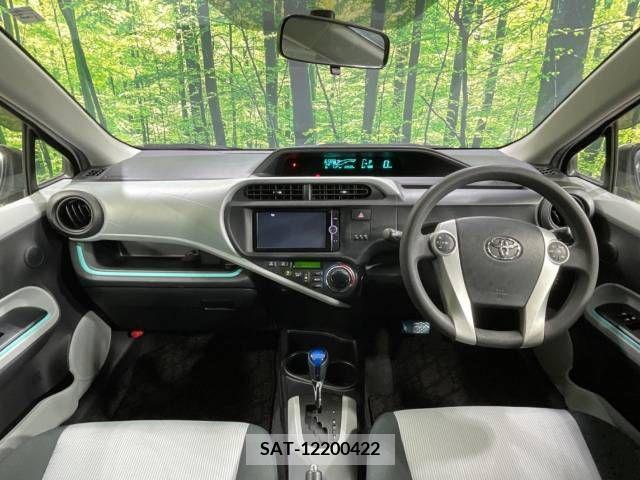 Toyota AQUA 2013-03 379877-1