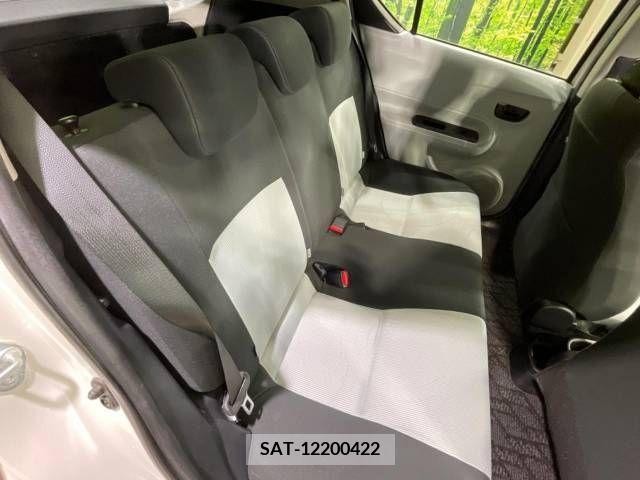 Toyota AQUA 2013-03 379877-9