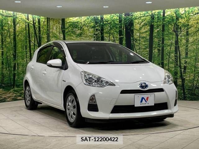 Toyota AQUA 2013-03 379877-16