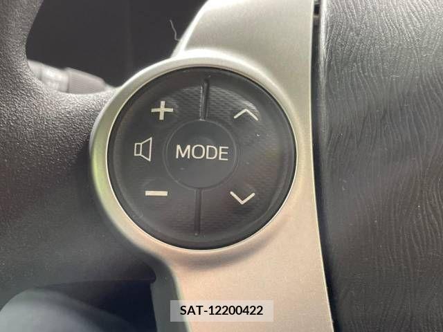 Toyota AQUA 2013-03 379877-7