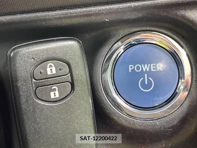 Toyota AQUA 2013-03 379877-5