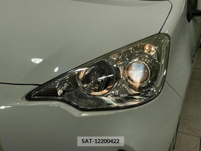 Toyota AQUA 2013-03 379877-12
