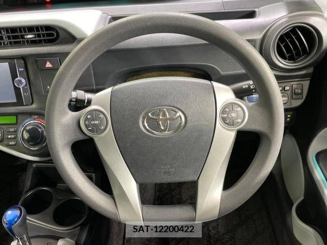 Toyota AQUA 2013-03 379877-11