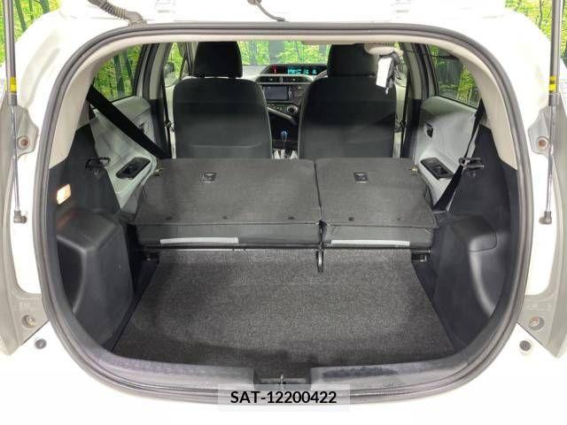 Toyota AQUA 2013-03 379877-10
