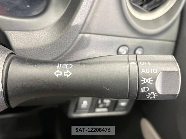 Nissan NOTE 2018-01 214733-5
