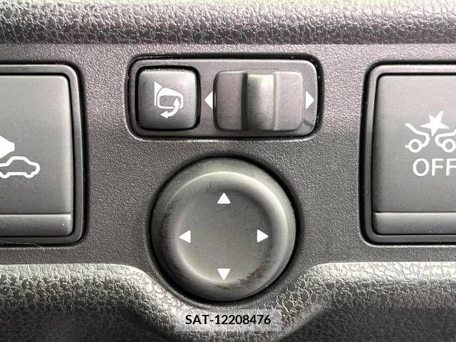 Nissan NOTE 2018-01 214733-6