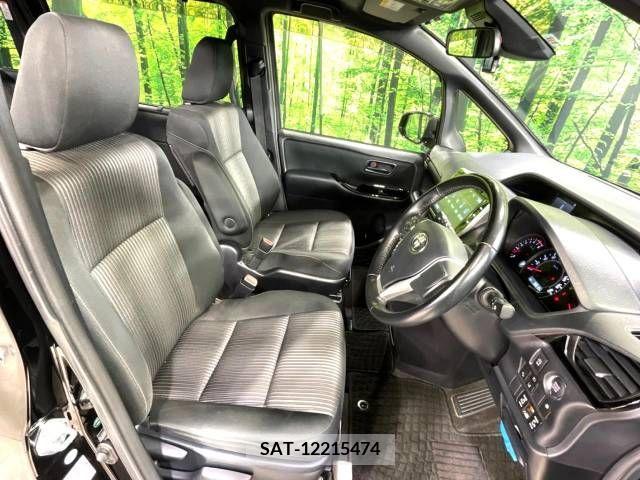 Toyota VOXY 2017-11 370318-7