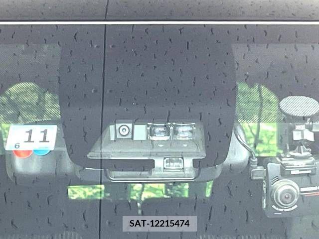 Toyota VOXY 2017-11 370318-2