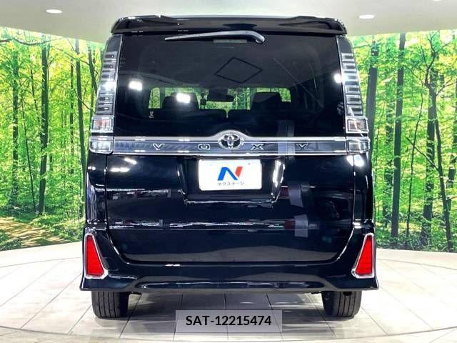 Toyota VOXY 2017-11 370318-15