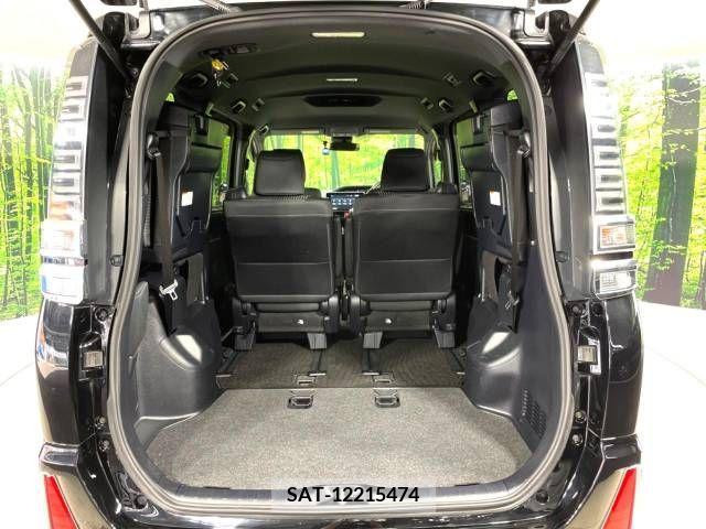 Toyota VOXY 2017-11 370318-10