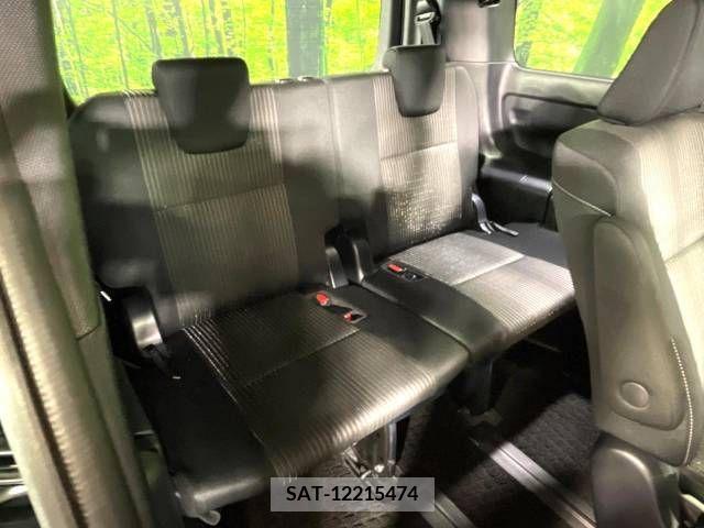 Toyota VOXY 2017-11 370318-9