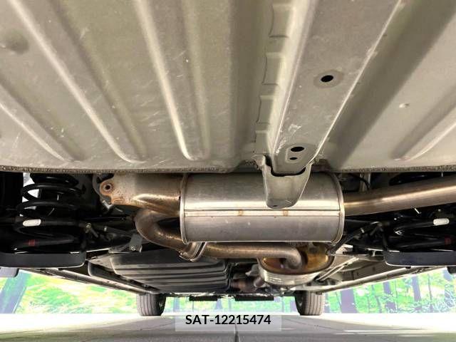 Toyota VOXY 2017-11 370318-19