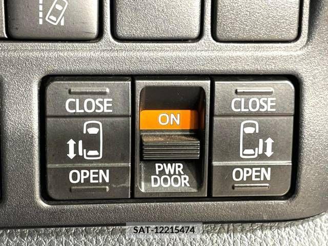 Toyota VOXY 2017-11 370318-5
