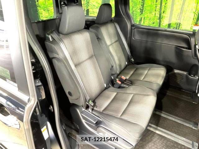 Toyota VOXY 2017-11 370318-8