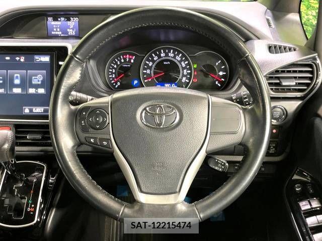 Toyota VOXY 2017-11 370318-11