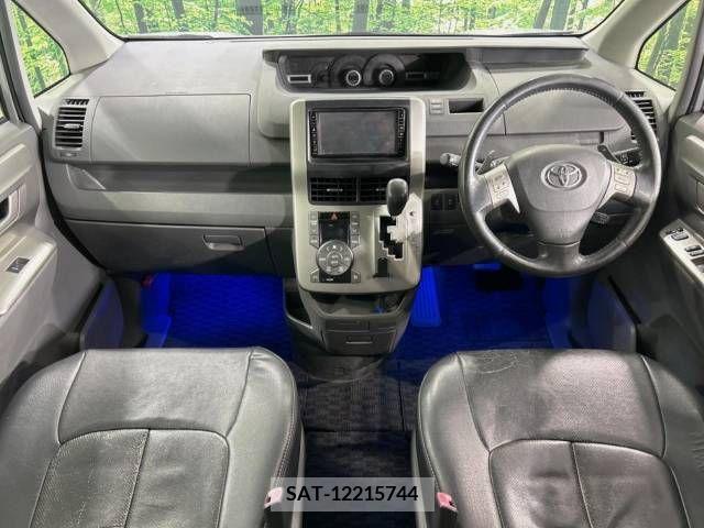 Toyota VOXY 2009-08 352053-1