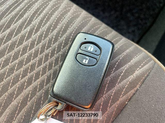 Toyota AQUA 2013-03 373461-8