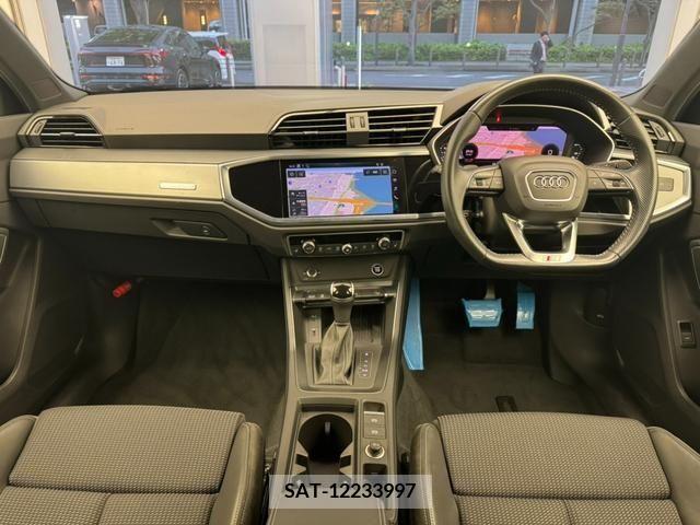 Audi Q3 2021-03 292808-6