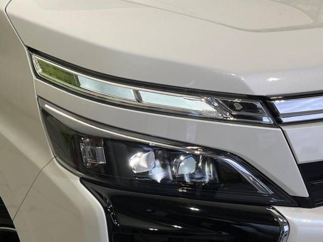 Toyota VOXY 2018-12 23836-13