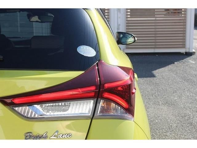 Toyota AURIS 2016-06 196398-11