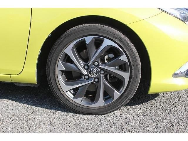 Toyota AURIS 2016-06 196398-9
