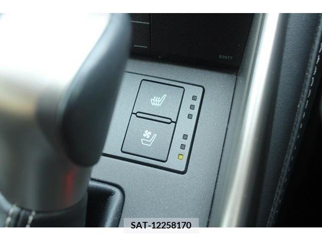 Lexus IS 2016-08 300004-3
