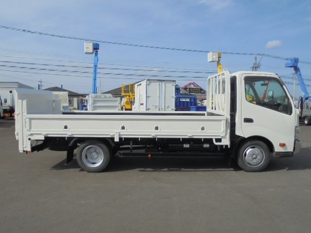 Toyota DYNA TRUCK 2012-06 642-5