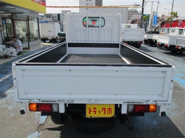 Nissan ATLAS 2012-05 3671-4