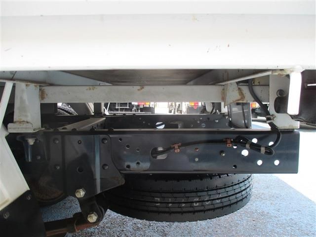 Nissan ATLAS 2012-05 3671-28