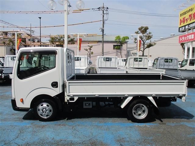 Nissan ATLAS 2012-05 3671-3