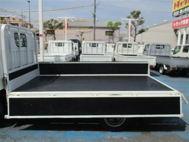 Nissan ATLAS 2012-05 3671-8