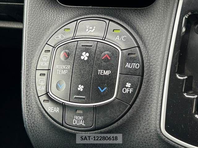 Toyota NOAH 2016-03 381731-4
