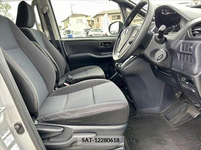 Toyota NOAH 2016-03 381731-16