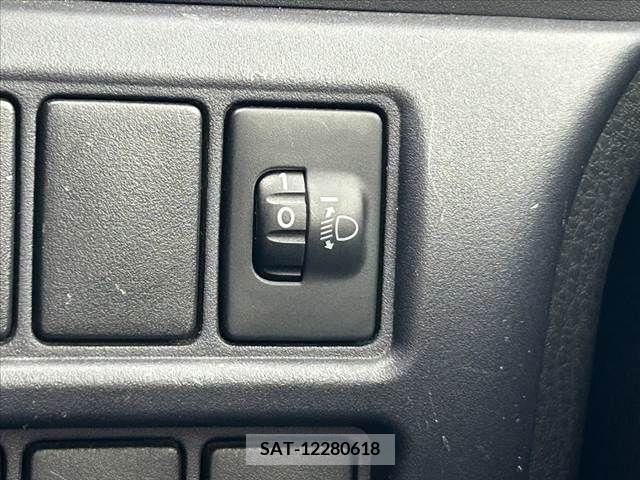 Toyota NOAH 2016-03 381731-23