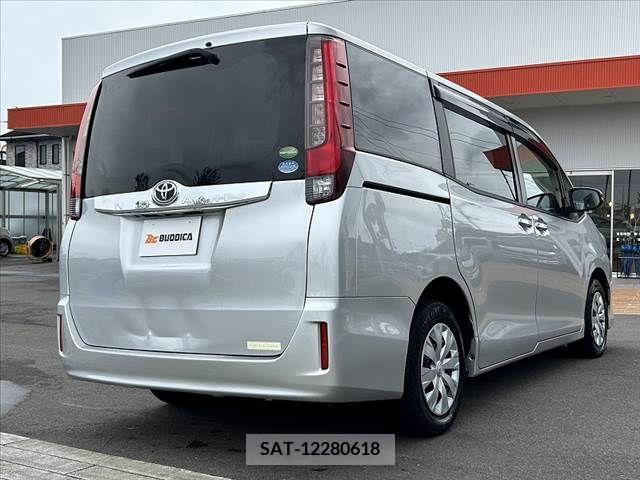 Toyota NOAH 2016-03 381731-14