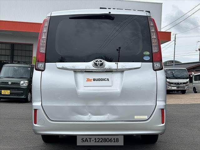 Toyota NOAH 2016-03 381731-13