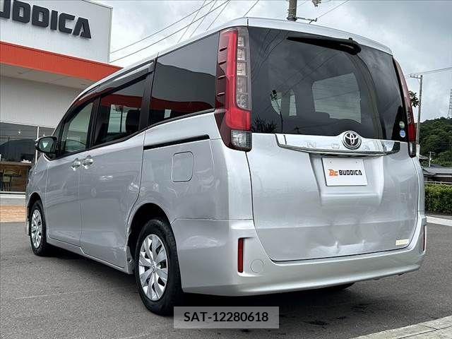 Toyota NOAH 2016-03 381731-12