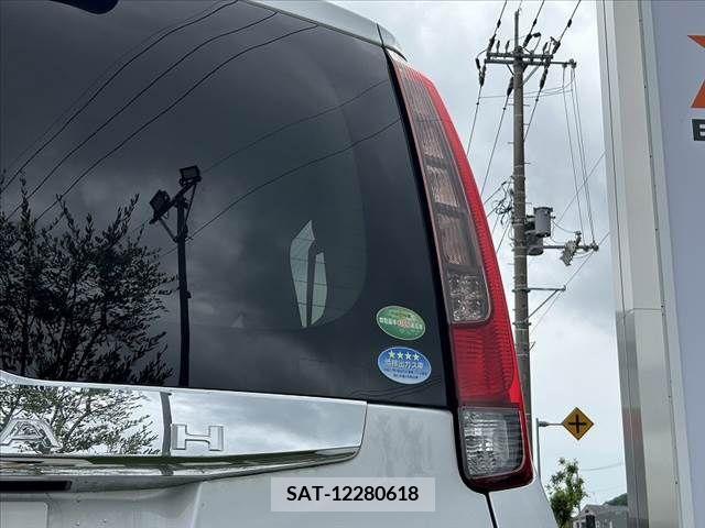Toyota NOAH 2016-03 381731-28