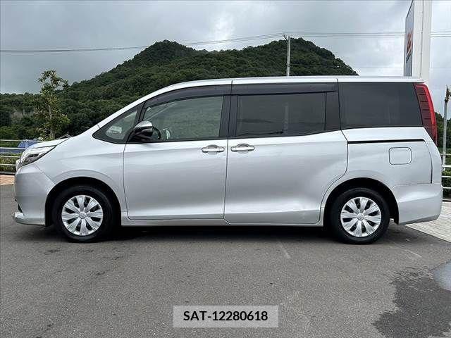Toyota NOAH 2016-03 381731-10