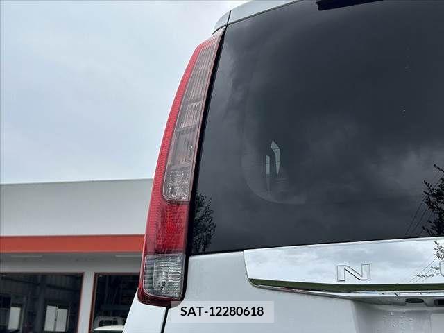 Toyota NOAH 2016-03 381731-27