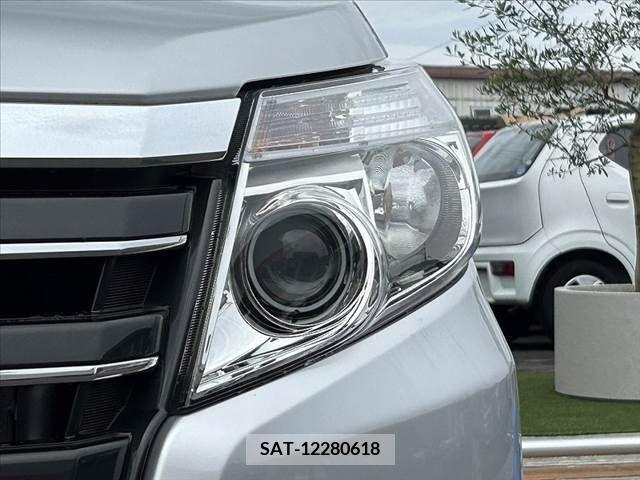 Toyota NOAH 2016-03 381731-26