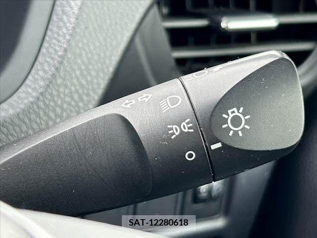 Toyota NOAH 2016-03 381731-21