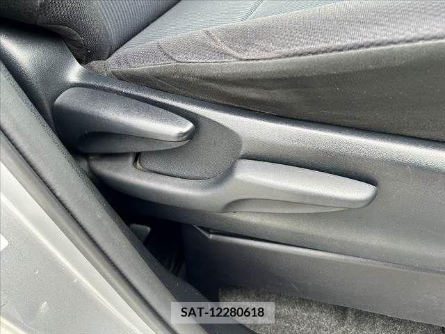 Toyota NOAH 2016-03 381731-6
