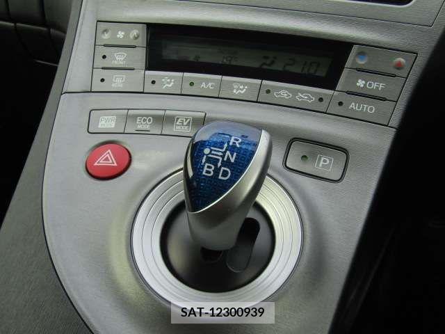 Toyota PRIUS 2015-05 322066-14