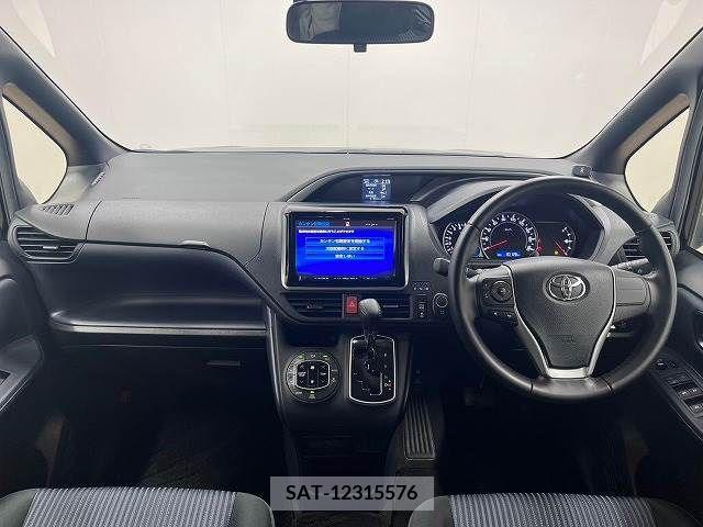 Toyota VOXY 2015-07 321441-1