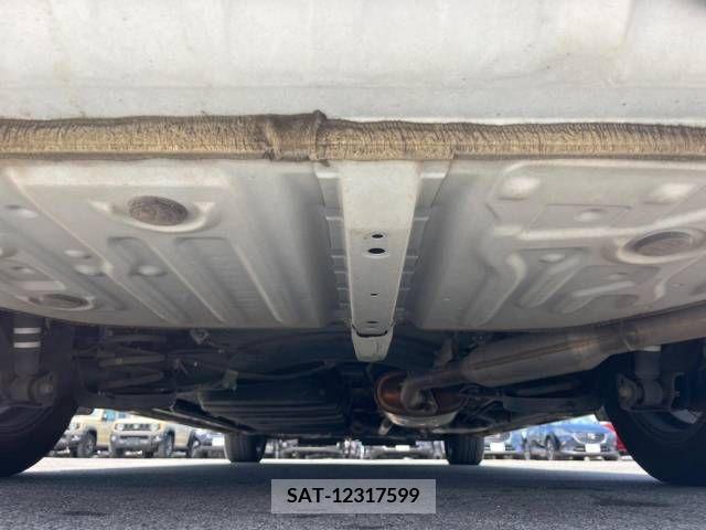 Toyota NOAH HYBRID 2017-09 365172-10