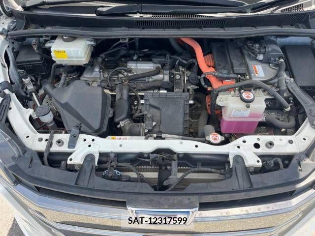 Toyota NOAH HYBRID 2017-09 365172-9